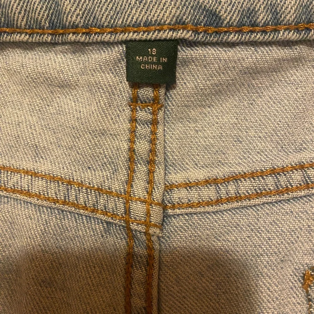 High Rise Mom Jeans - Picture 3 of 5